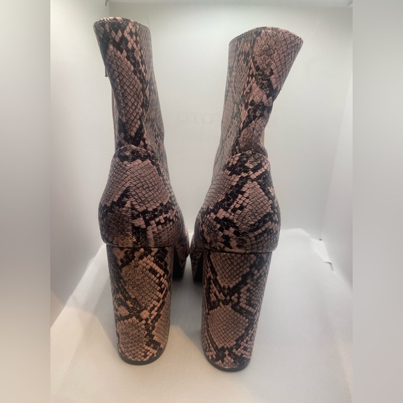 Design Lab Women's Arie Platform Boots sz 8 Pink Snake Print - Picture 3 of 3